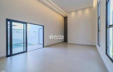 Imagem 9: Casa residencial com 3 suítes disponível para venda no bairro Laranjeiras...