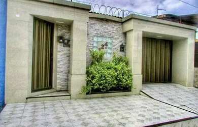 Imagem: A casa possui 3 Dormitórios, 3 Banheiros, 3 Vagas na garagem