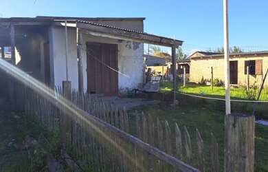 Imagem: A casa à venda possui 3 Dormitórios e 1 Banheiro e está localizado