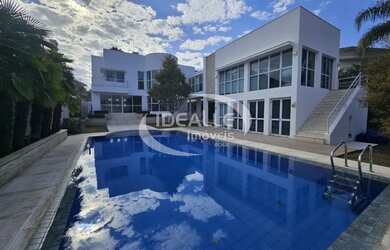 Imagem: A casa em condomínio possui 4 Dormitórios, 5 Banheiros, 4