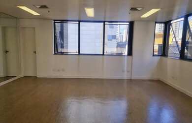 Imagem: O depósito possui 1 Vaga na garagem e 49m² de Área e está