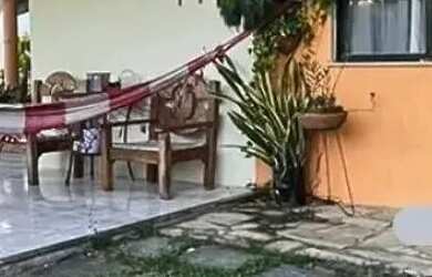 Imagem: A casa em condomínio possui 3 Dormitórios, 1 Banheiro, 2 Vagas