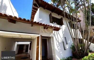 Imagem: A casa possui 3 Dormitórios, 4 Banheiros, 3 Vagas na garagem