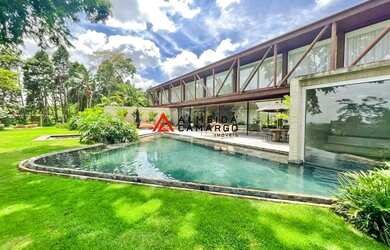 Imagem: A casa em condomínio possui 5 Dormitórios, 5 Banheiros, 5