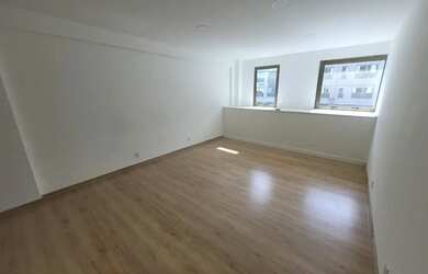 Imagem: O depósito possui 2 Vagas na garagem, 25m² de Área e está