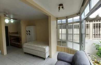 Imagem: O apartamento possui 1 Dormitório, 1 Banheiro, 1 Vaga na garagem