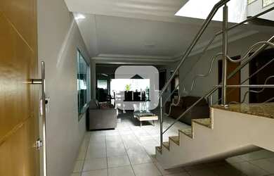 Imagem: A casa possui 3 Dormitórios, 4 Banheiros, 4 Vagas na garagem