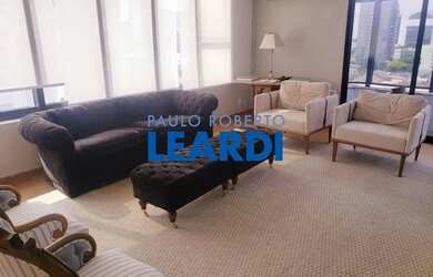 Imagem: O apartamento possui 3 Dormitórios, 1 Banheiro, 2 Vagas na