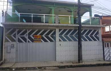 Imagem: A casa possui 4 Dormitórios, 5 Banheiros e 4 Vagas na garagem