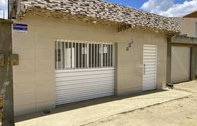 Imagem: A casa possui 2 Dormitórios, 1 Banheiro, 1 Vaga na garagem