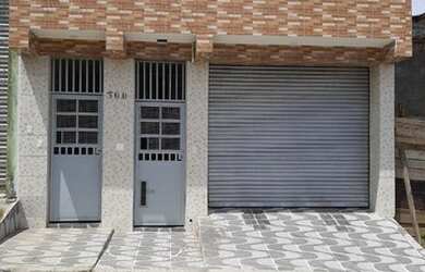 Imagem: A casa possui 2 Dormitórios, 1 Banheiro, 1 Vaga na garagem