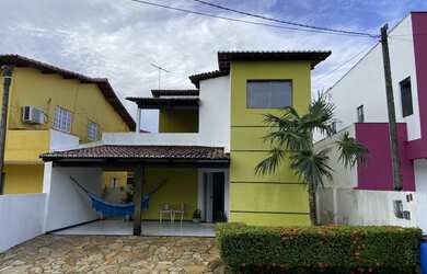 Imagem: A casa possui 5 Dormitórios, 3 Banheiros, 2 Vagas na garagem