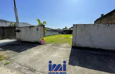 Imagem: A casa possui 2 Dormitórios, 2 Banheiros, 5 Vagas na garagem