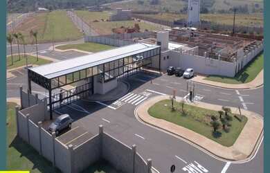 Imagem: A casa em condomínio possui 3 Dormitórios, 4 Banheiros, 2