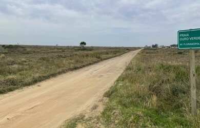 Imagem: O terreno possui 312m² de Área e está localizado em Balneário