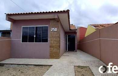 Imagem: A casa possui 2 Dormitórios, 1 Banheiro, 2 Vagas na garagem