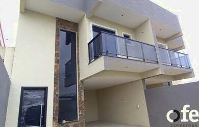 Imagem: A casa possui 3 Dormitórios, 2 Banheiros, 2 Vagas na garagem