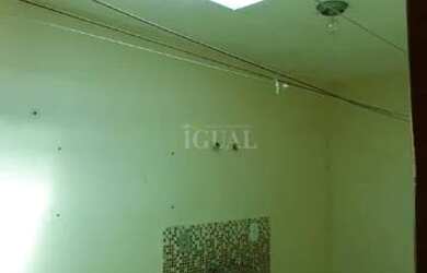 Imagem: A casa possui 2 Dormitórios, 1 Banheiro, 2 Vagas na garagem