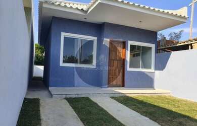 Imagem: A casa possui 3 Dormitórios, 1 Banheiro, 2 Vagas na garagem