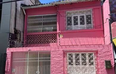 Imagem: A casa possui 5 Dormitórios, 2 Banheiros, 1 Vaga na garagem