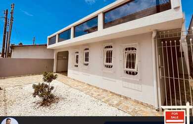 Imagem: A casa possui 5 Dormitórios, 4 Banheiros, 3 Vagas na garagem