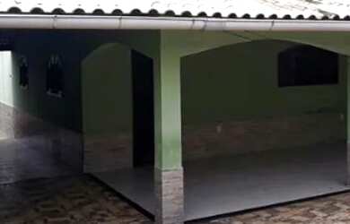 Imagem: A casa possui 3 Dormitórios, 4 Banheiros e 5 Vagas na garagem