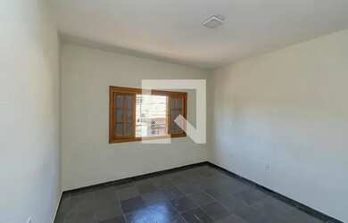 Imagem: A casa possui 1 Dormitório, 1 Banheiro, 1 Vaga na garagem e