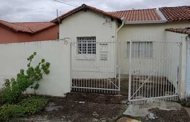 Imagem: A casa possui 2 Dormitórios, 1 Banheiro, 1 Vaga na garagem