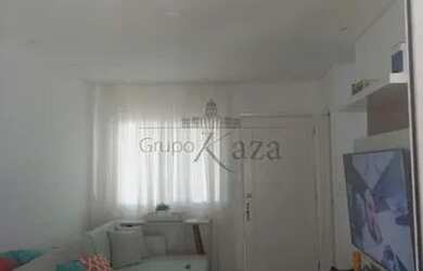 Imagem: A casa em condomínio possui 2 Dormitórios, 2 Banheiros, 3