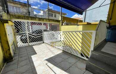 Imagem: A casa possui 4 Dormitórios, 5 Banheiros, 5 Vagas na garagem