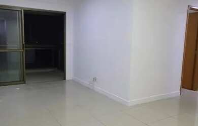 Imagem: O apartamento possui 3 Dormitórios, 1 Banheiro, 1 Vaga na garagem