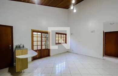 Imagem: A casa possui 2 Dormitórios, 3 Banheiros, 2 Vagas na garagem