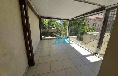 Imagem: A casa possui 5 Dormitórios, 4 Banheiros, 1 Vaga na garagem