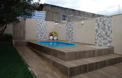 Imagem: A casa possui 4 Dormitórios, 3 Banheiros, 4 Vagas na garagem