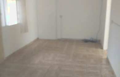 Imagem: A casa possui 1 Dormitório, 1 Banheiro, 1 Vaga na garagem