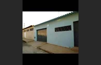 Imagem: A casa possui 2 Dormitórios, 1 Banheiro, 1 Vaga na garagem