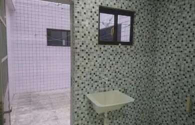 Imagem: A casa possui 2 Dormitórios, 1 Banheiro, 1 Vaga na garagem