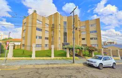 Imagem: O apartamento possui 3 Dormitórios, 1 Banheiro, 2 Vagas na