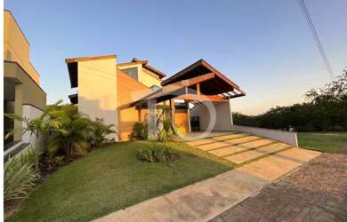 Imagem: A casa em condomínio possui 3 Dormitórios, 3 Banheiros, 4