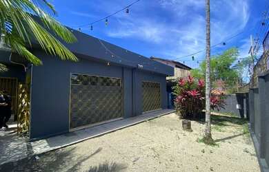 Imagem: A casa possui 3 Dormitórios, 3 Banheiros e 300m² de Área