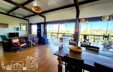 Imagem: A casa em condomínio possui 3 Dormitórios, 3 Banheiros, 2