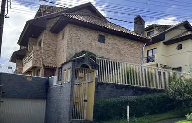 Imagem: A casa em condomínio possui 3 Dormitórios, 3 Banheiros, 5