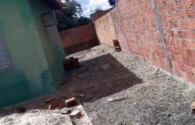 Imagem: A casa possui 2 Dormitórios, 1 Banheiro e 1030m² de Área