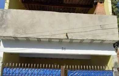 Imagem: A casa possui 2 Dormitórios, 2 Banheiros, 1 Vaga na garagem