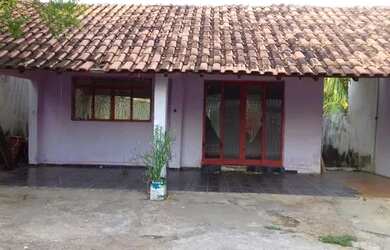 Imagem: A casa possui 3 Dormitórios, 2 Banheiros, 3 Vagas na garagem