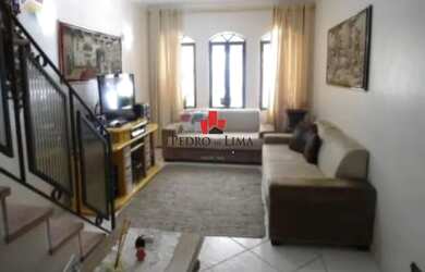 Imagem: A casa possui 3 Dormitórios, 2 Banheiros, 5 Vagas na garagem