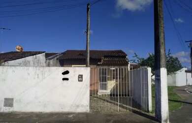 Imagem: A casa possui 2 Dormitórios, 1 Banheiro, 1 Vaga na garagem