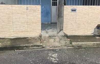 Imagem: A casa possui 3 Dormitórios e 2 Banheiros e está localizado