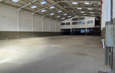 Imagem: O depósito possui 2000m² de Área e está localizado em Jardim