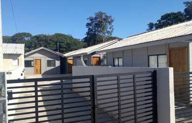 Imagem: A casa possui 2 Dormitórios, 1 Banheiro e está localizado